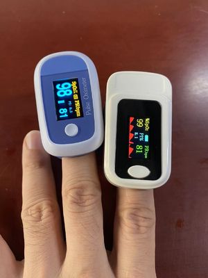 Small OLED Fingertip Pulse Oximeter Manual Adjustable For SpO2 Pulse Monitoring