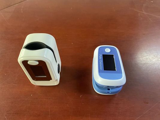 0.96 Inch OLED Fingertip Pulse Oximeter Small Manual Four Direction Adjustable