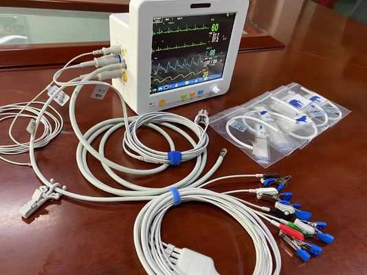 TFT LCD Screen Portable Veterinary Patient Monitor With ECG SPO2 NIBP Temp Measurement